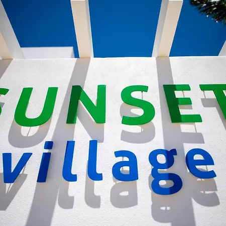 Sunset Village * アルマカオ・デ・ペラ